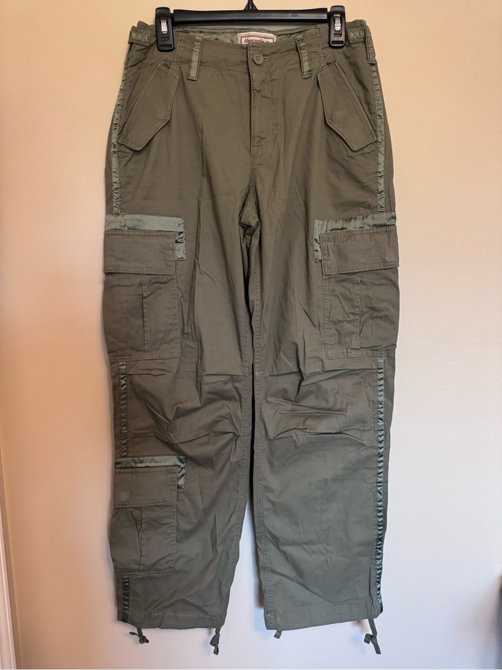 Abercrombie & Fitch Women’s Olive Green Cargo Pants